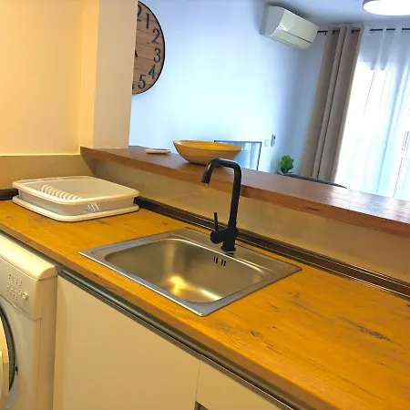 Appartement Renovated Apt, 1 Min, Wifi, Ac